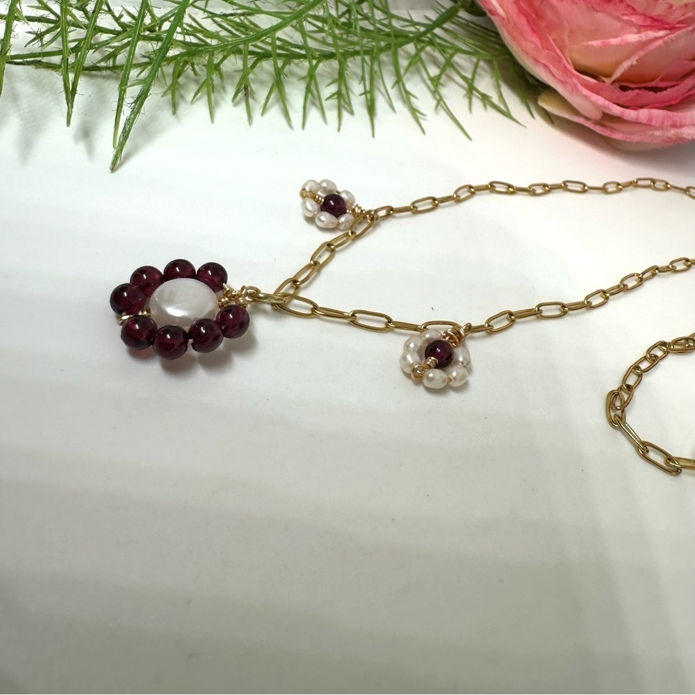⚜️Garnet & Freshwater Pearl Flower Charm Necklace - Picture 3 of 7